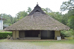 茅葺屋根葺き替え前の様子(東家)