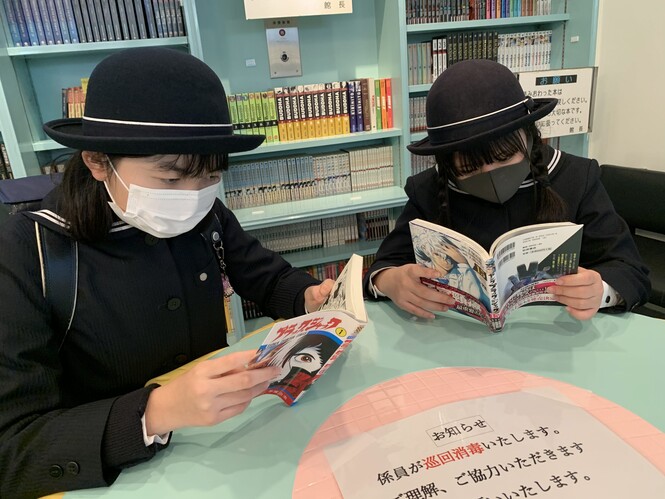 読む